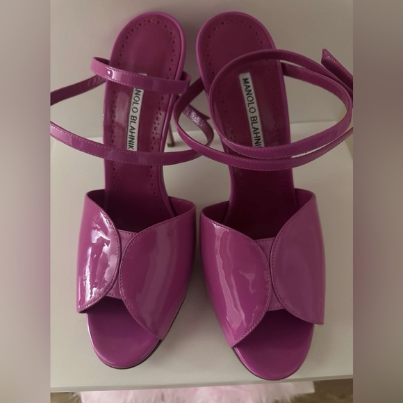Manolo Blahnik Pink Heeled Sandals - Picture 5 of 10